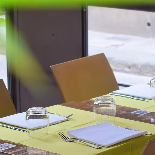 Sala del Ristorante Rubaconte con tavoli apparecchiati, in Via Ghibellina a Firenze
